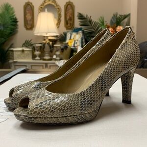 Stuart Weitzman Snake Peep Toe Heels Size 7.5 M
